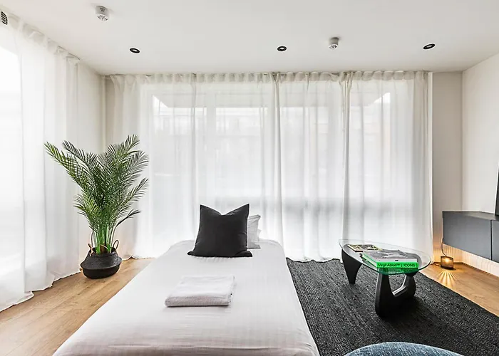 Stylish And Sleek East London Retreat