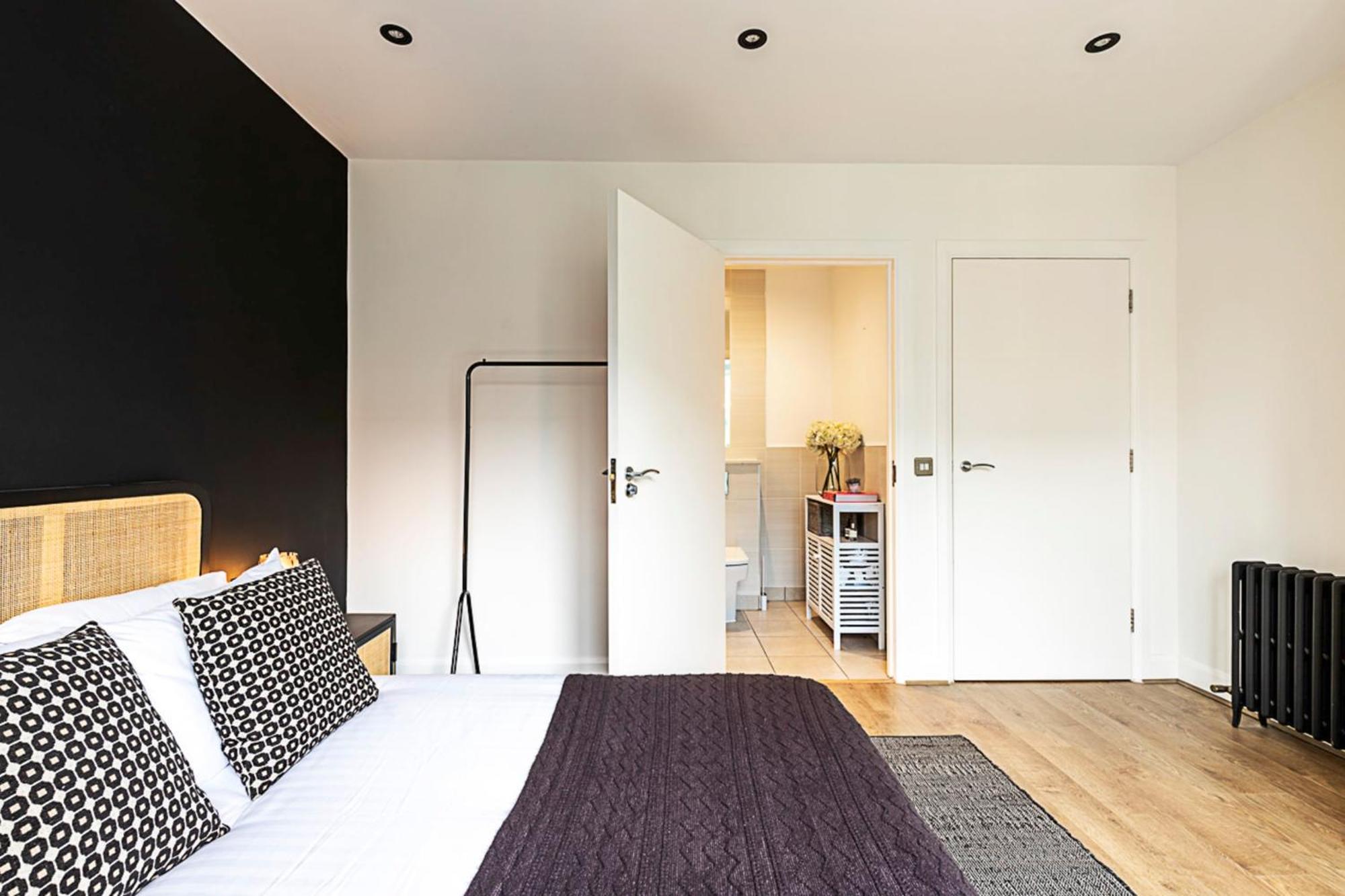 Apartment Stylish And Sleek East Retreat